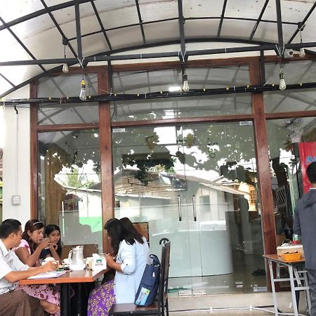 The Lodge Yangon Poshtel Εξωτερικό φωτογραφία