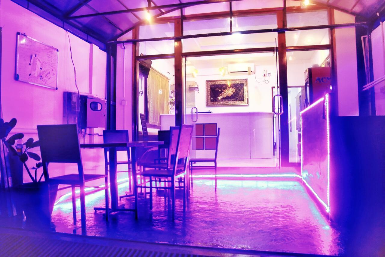 The Lodge Yangon Poshtel Εξωτερικό φωτογραφία