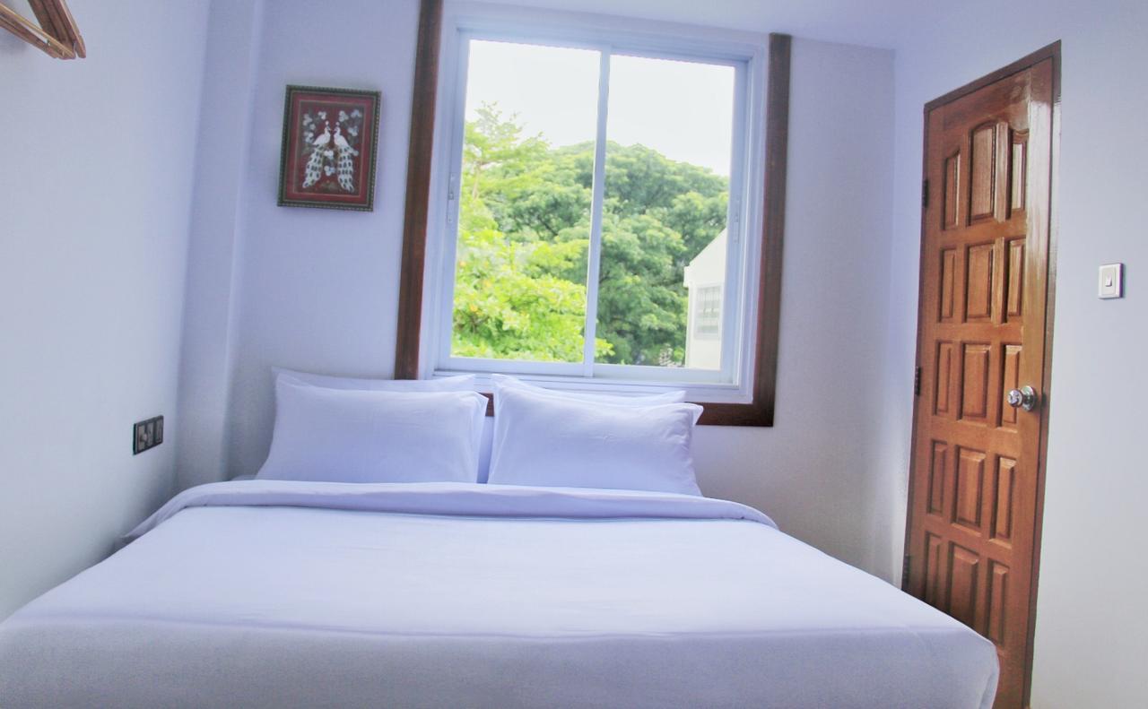The Lodge Yangon Poshtel Εξωτερικό φωτογραφία