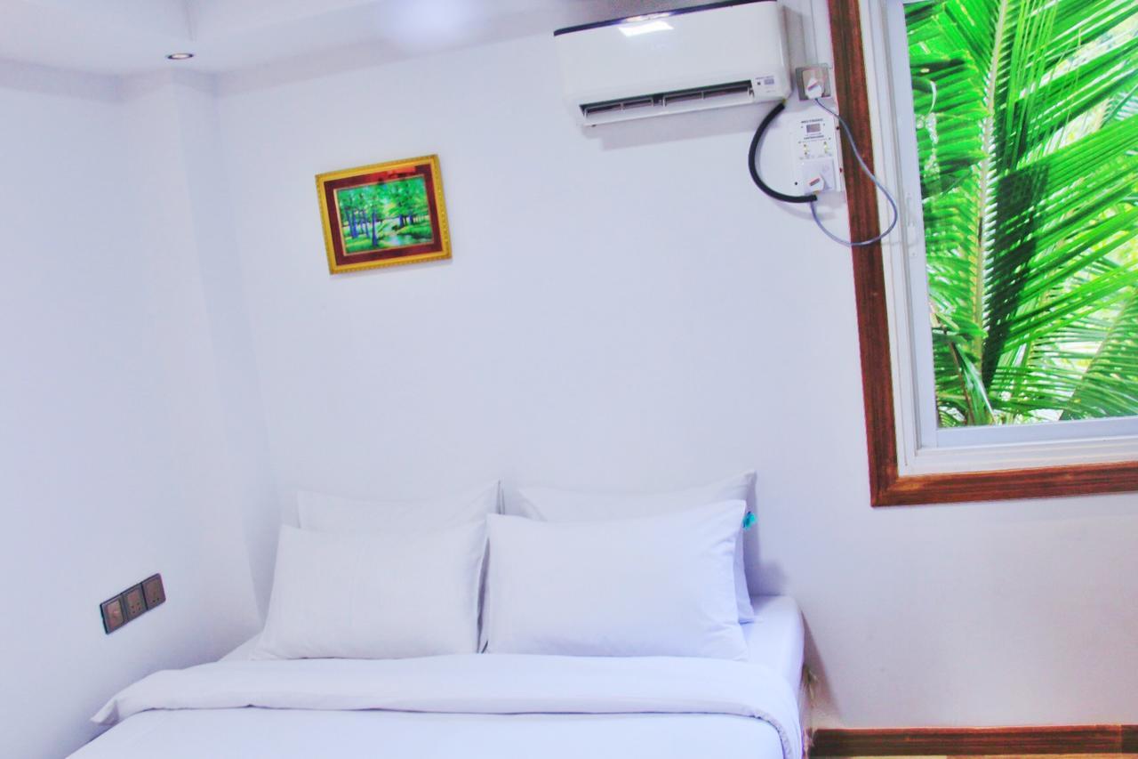The Lodge Yangon Poshtel Εξωτερικό φωτογραφία
