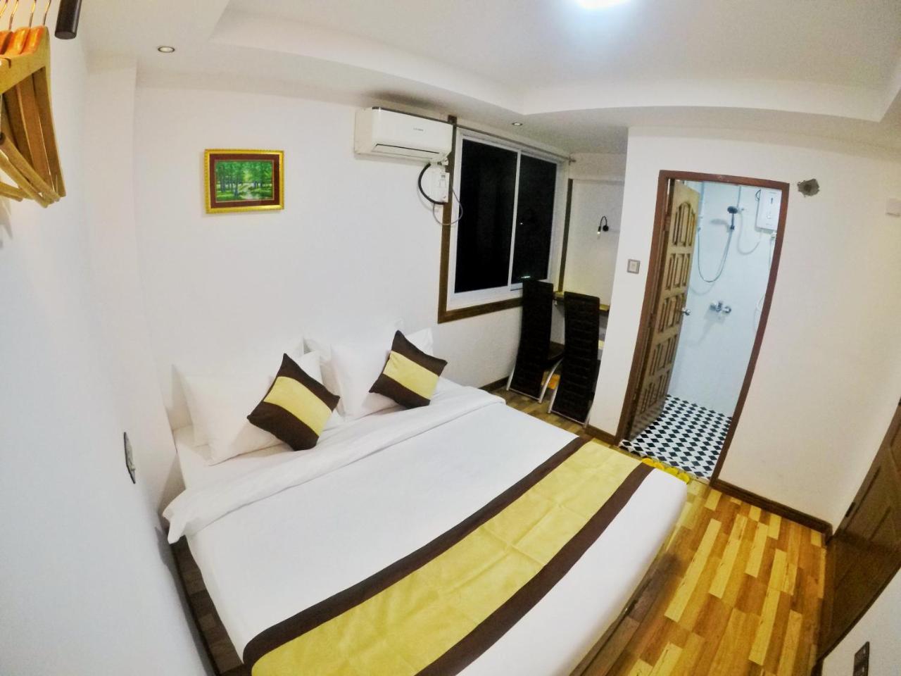 The Lodge Yangon Poshtel Εξωτερικό φωτογραφία