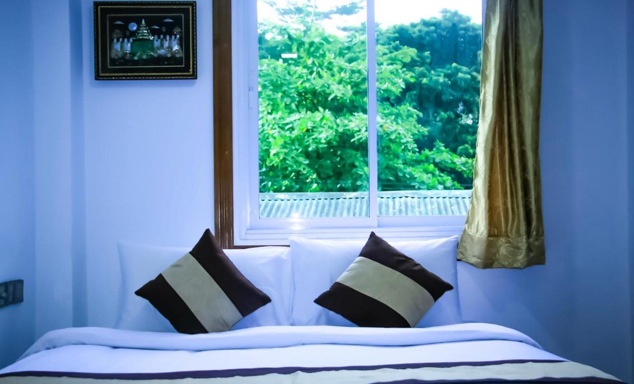 The Lodge Yangon Poshtel Εξωτερικό φωτογραφία