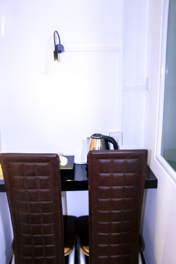 The Lodge Yangon Poshtel Εξωτερικό φωτογραφία