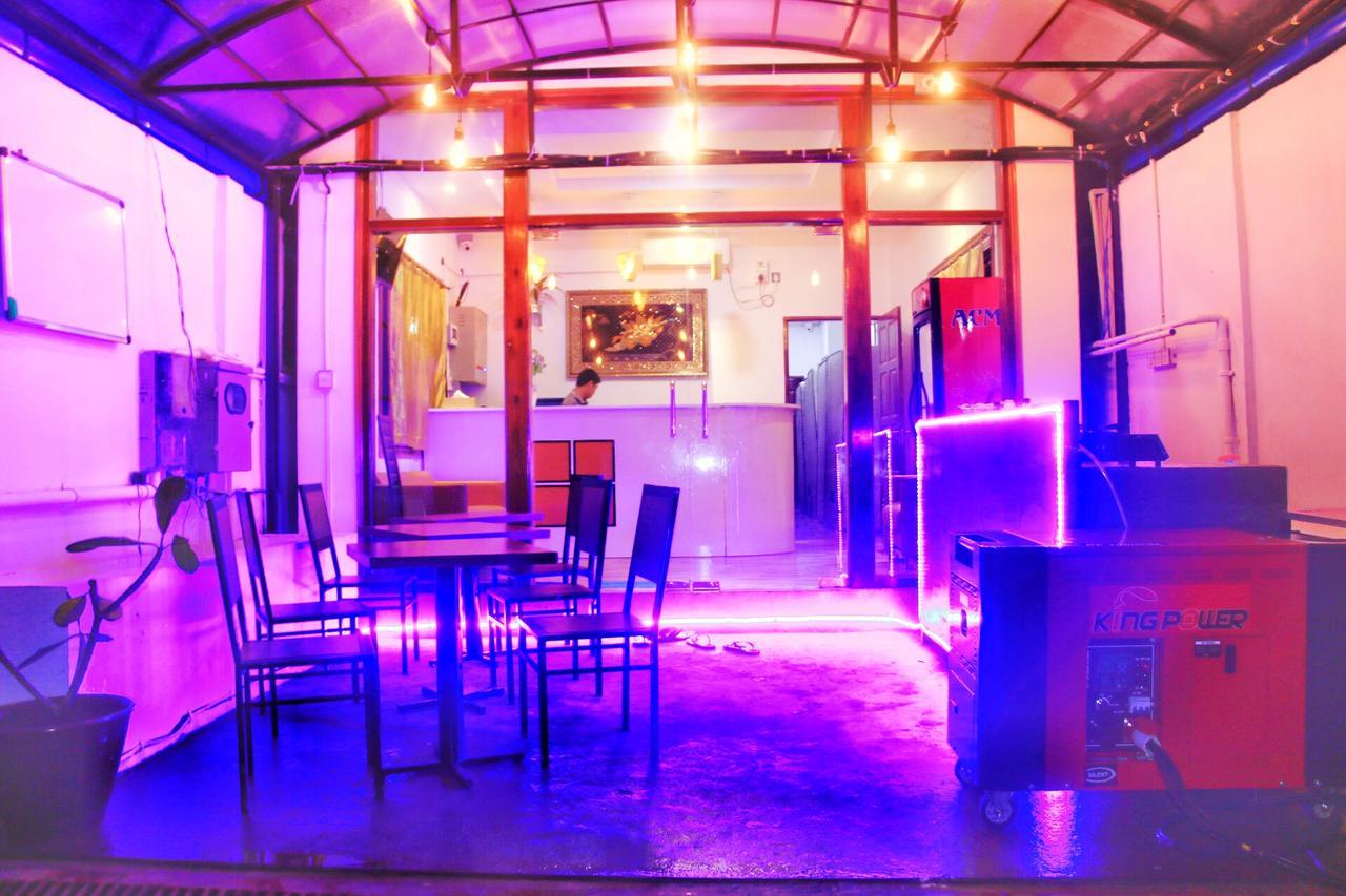 The Lodge Yangon Poshtel Εξωτερικό φωτογραφία