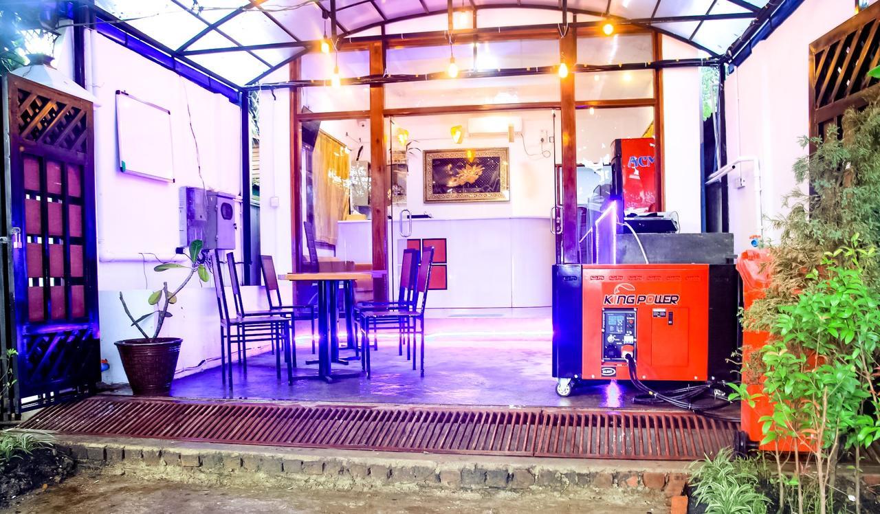 The Lodge Yangon Poshtel Εξωτερικό φωτογραφία