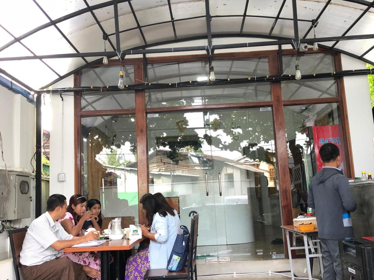 The Lodge Yangon Poshtel Εξωτερικό φωτογραφία