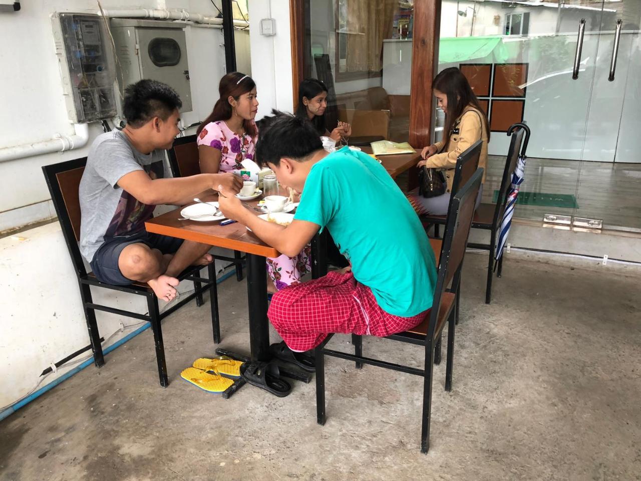 The Lodge Yangon Poshtel Εξωτερικό φωτογραφία