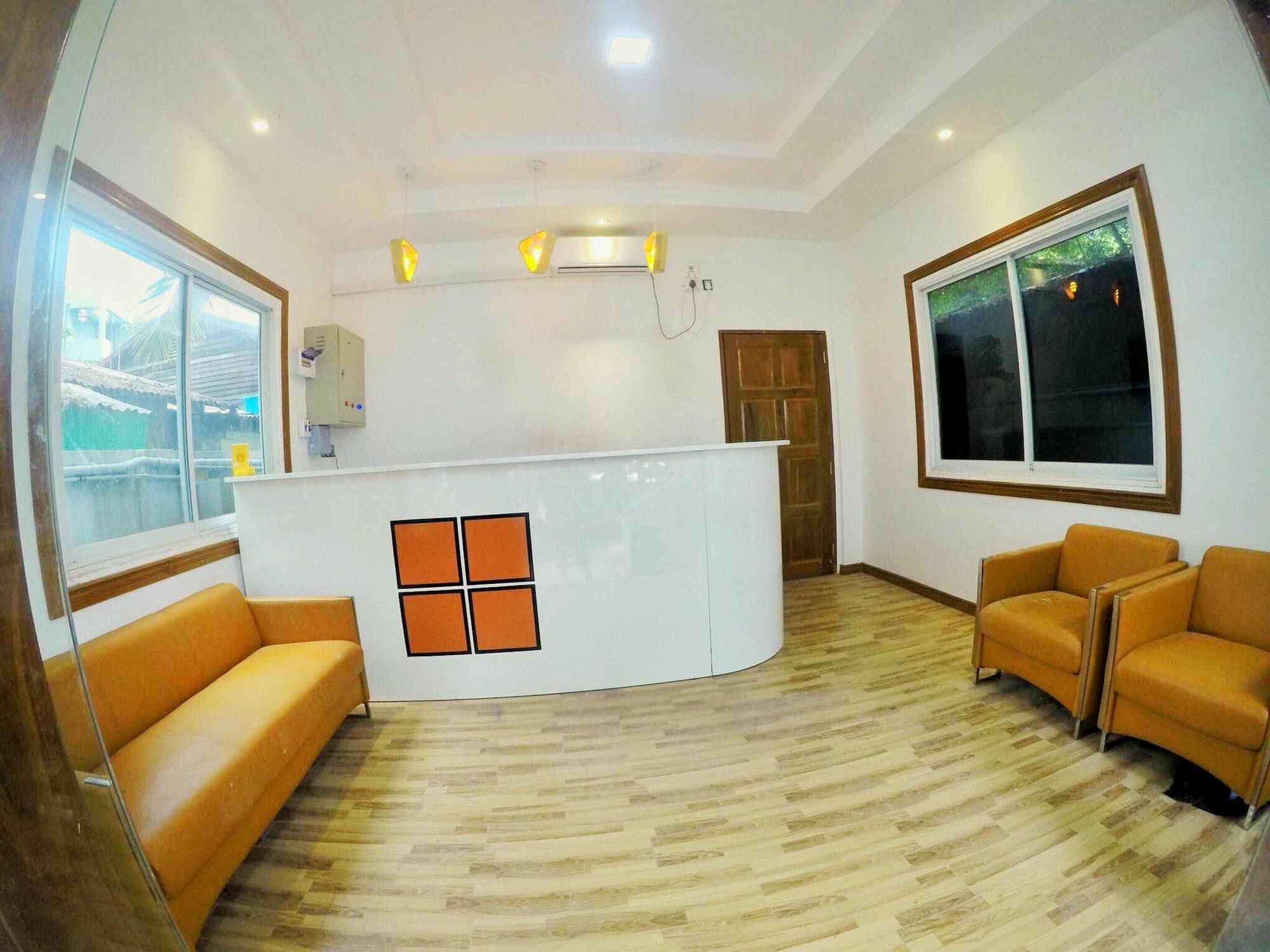 The Lodge Yangon Poshtel Εξωτερικό φωτογραφία